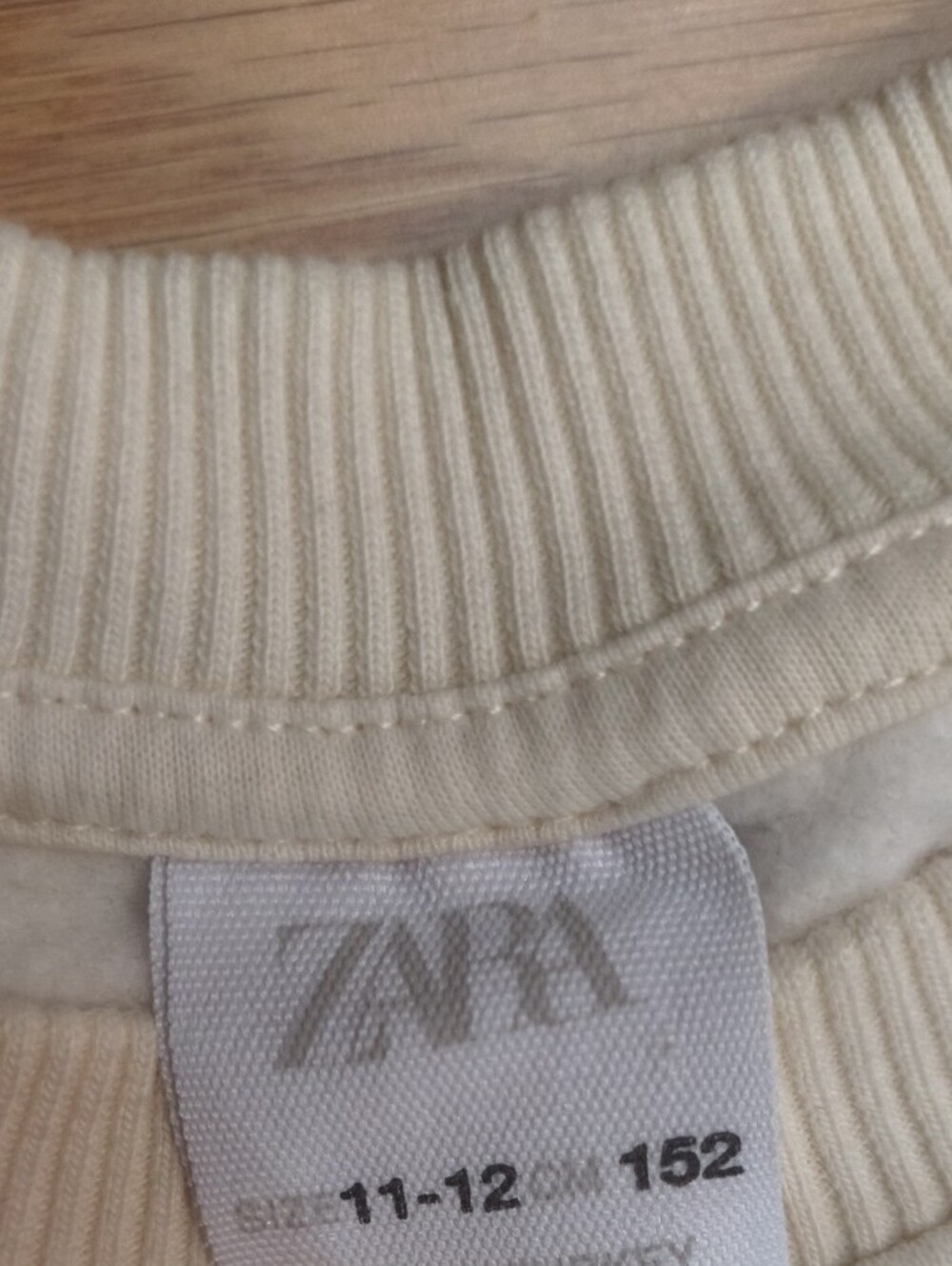 Zara Cream Crewneck Cropped Sweatshirt Gold Metallic Size 13/14 EUC - Picture 2 of 4